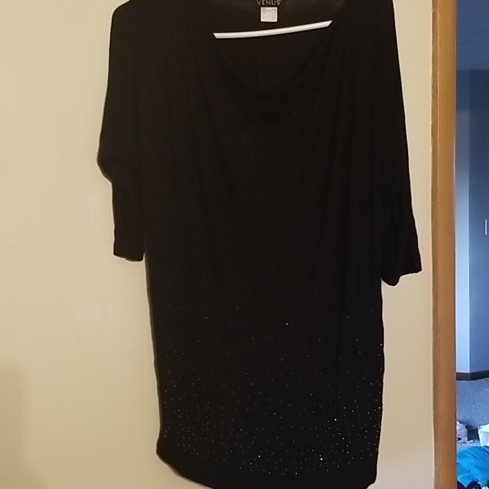 Quarter sleeve black shirt